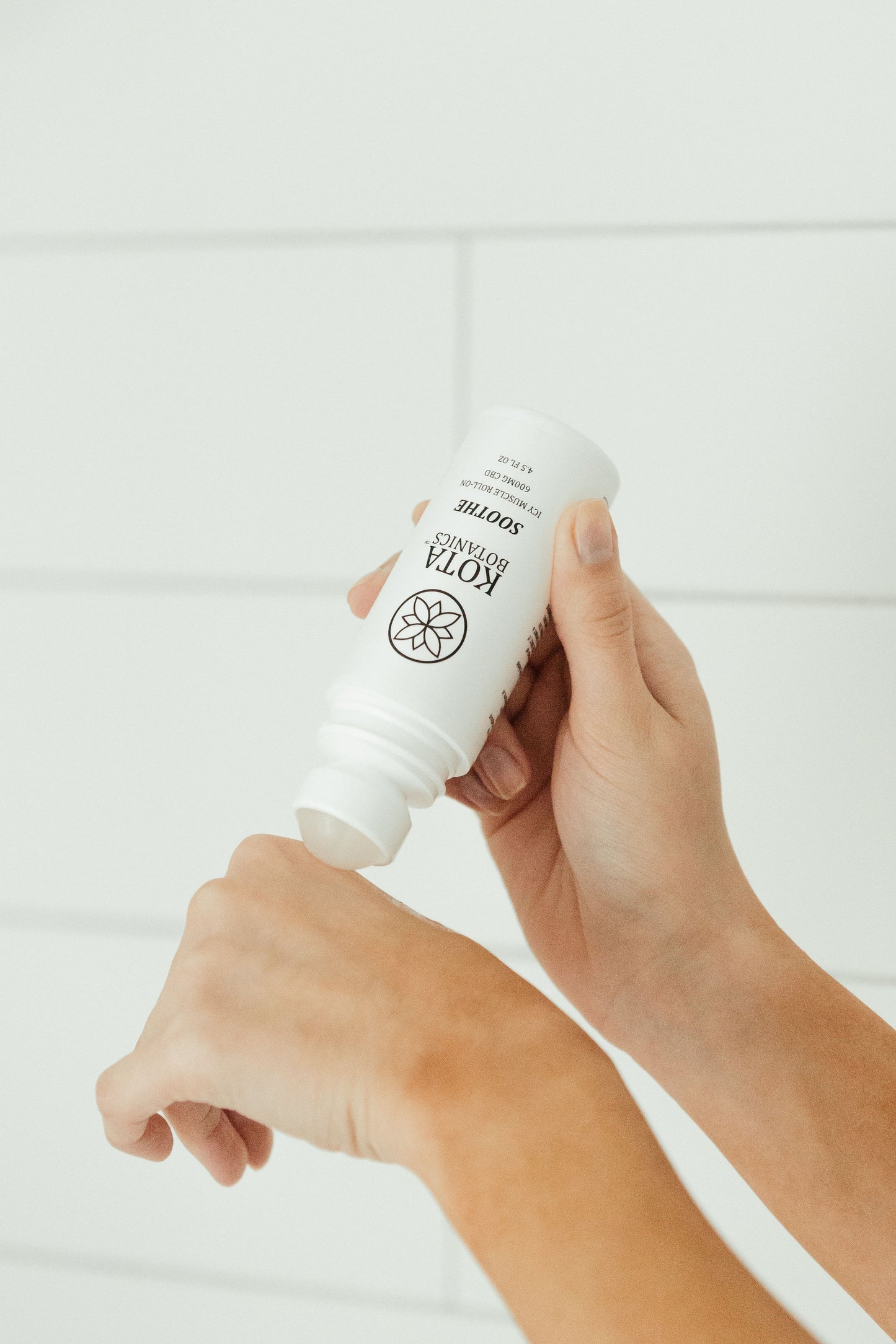 SOOTHE ICY MUSCLE GEL ROLL-ON (600mg)